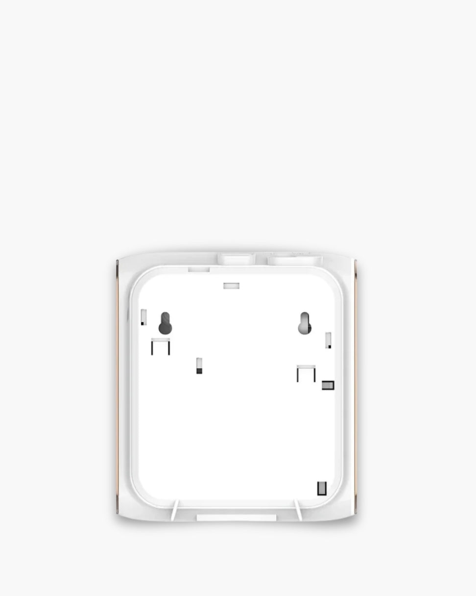 Difusor profesional Aquila Aura by Simplifik para aromatización de espacios con control desde app móvil
