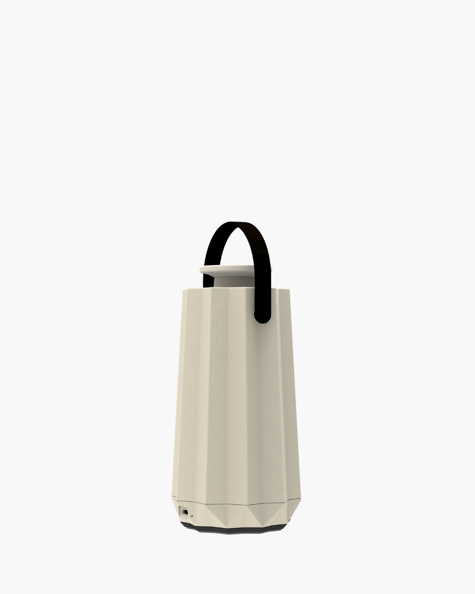 Difusor portátil Cometa Aura by Simplifik recargable para aromatización de ambientes con control desde app móvil arena