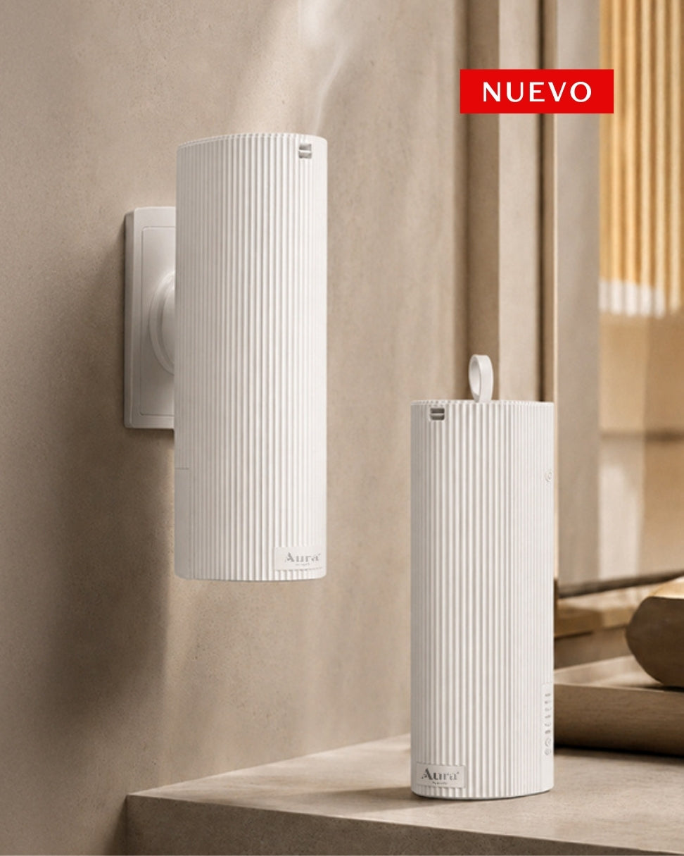 Difusor plug-in profesional Nova Aura by Simplifik para aromatización de ambientes con control desde app móvil white