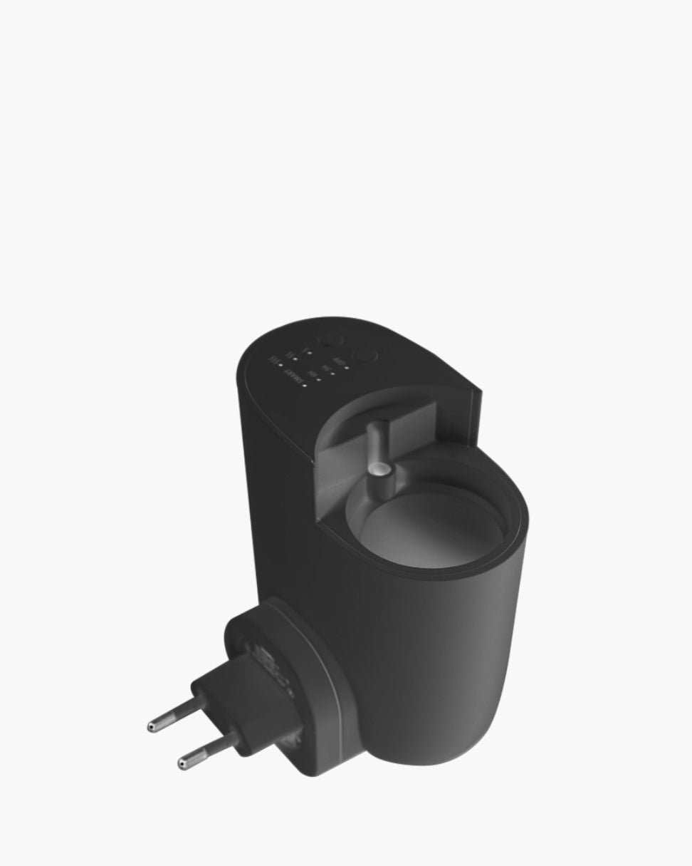 Difusor plug-in Orión Aura by Simplifik para aromatización de espacios con control desde app móvil black